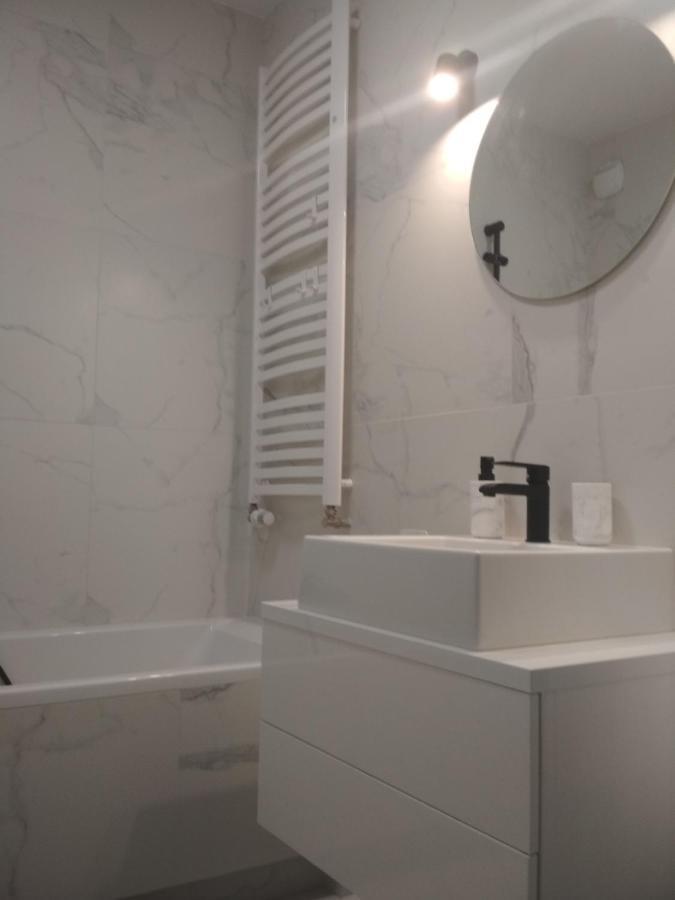 Airport 3Rooms New Apartment With Parking Varşovia Exterior foto