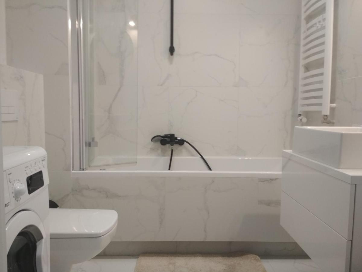 Airport 3Rooms New Apartment With Parking Varşovia Exterior foto